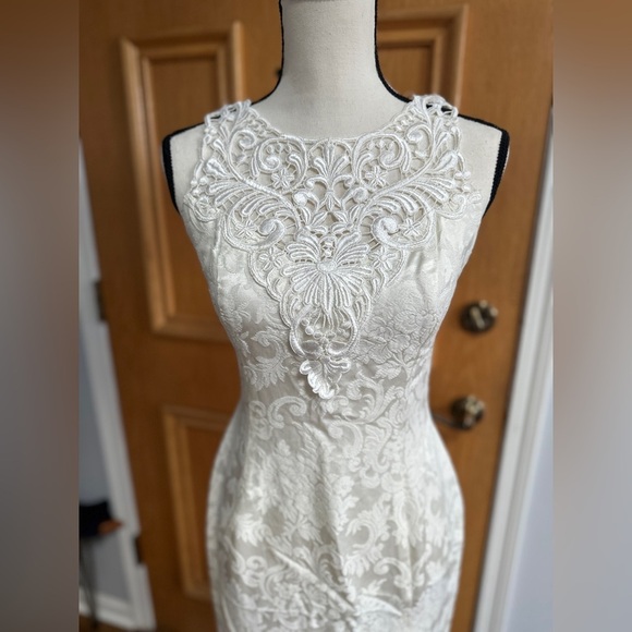 Vintage Cream Embroidered Lace Dress with Side Slit – Size S (Approx. 2/4) - Picture 9 of 11